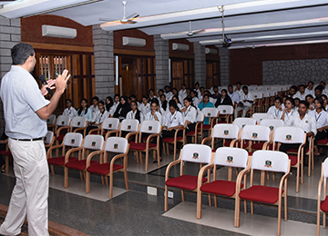 Prof Shivaprakash, Founder Director, Knowledge Varsity addresses the students of 2nd year MBA – Finance