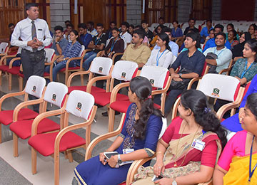 Director – Gurusthaan, Bengaluru interacts with the MBAs